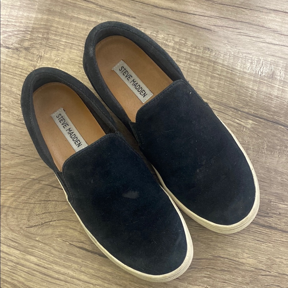 Steve Madden Black Loafers Sleek Slip-On Design